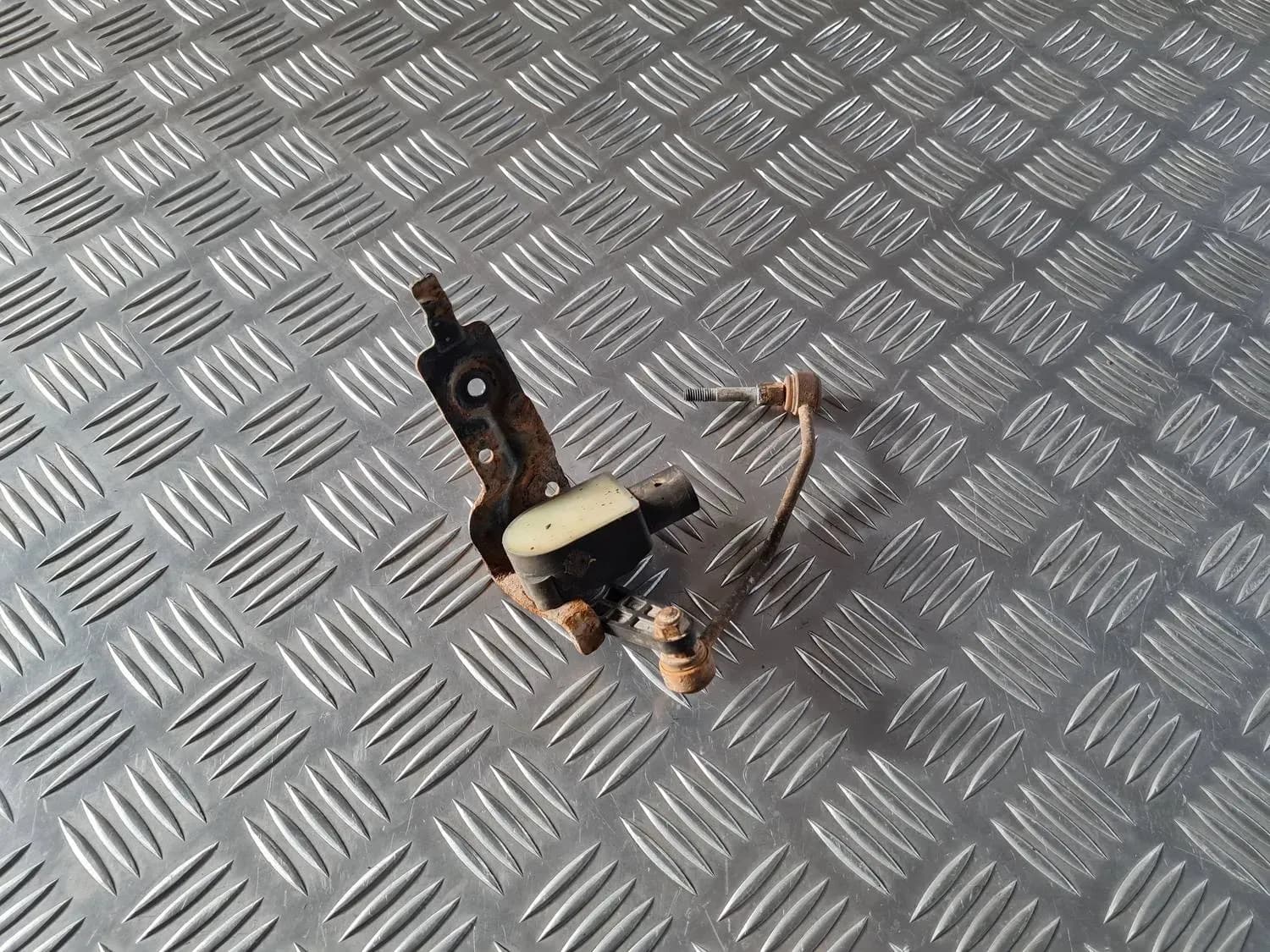 Sensor de correção do ângulo dos faróis, à frente AUDI A6 2008 - foto 1