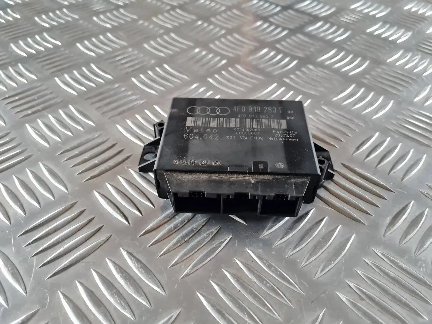 Unidade de controlo dos sensores de estacionamento AUDI A6 2008 - foto 4