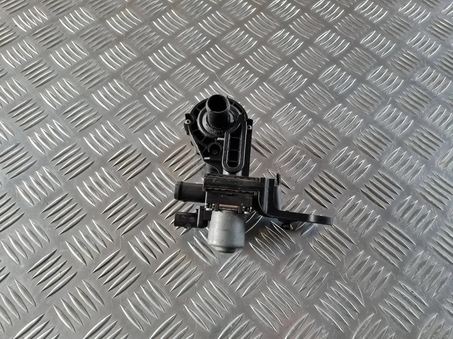 Válvula do radiador AUDI A6 2008 - foto 4