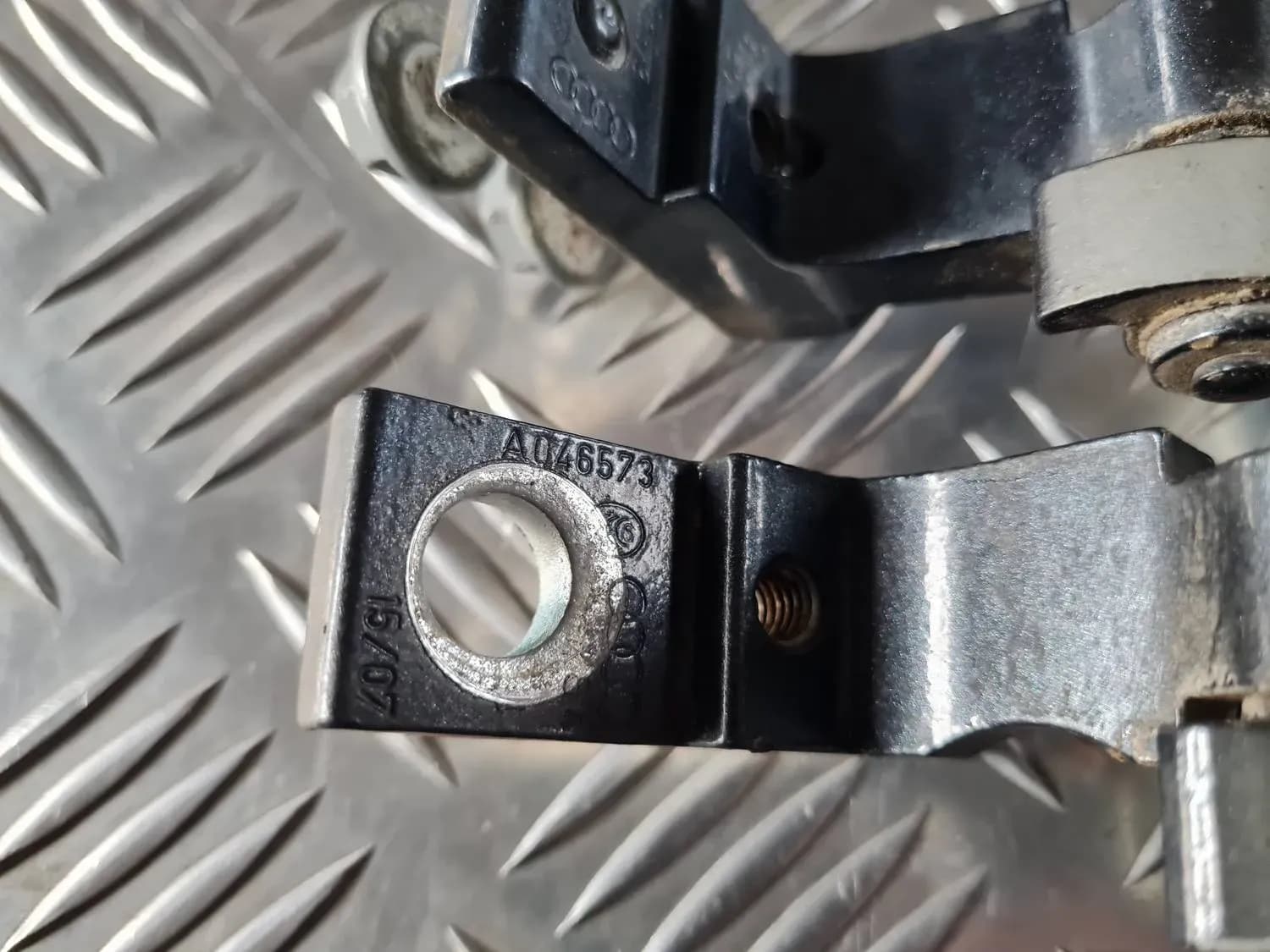 Dobradiça da porta AUDI A6 2008 - foto 4