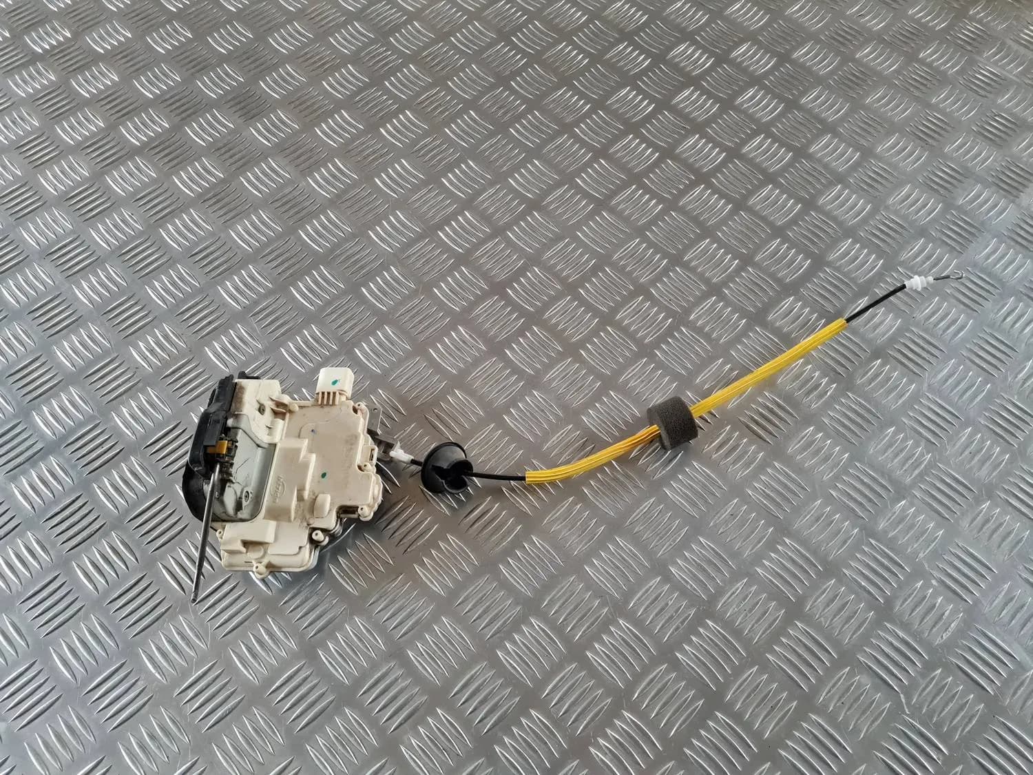 Fechadura da porta traseira esquerda AUDI A6 2008