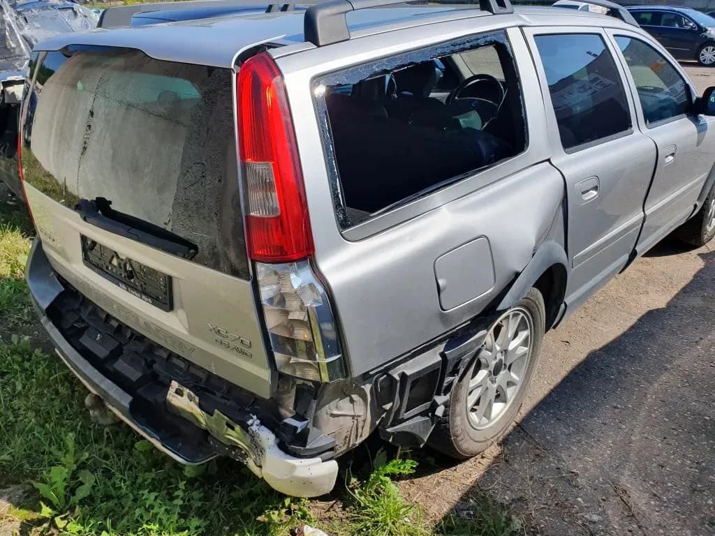 Foto do automóvel desmontado 3