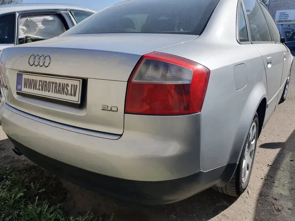 Foto do automóvel desmontado 4