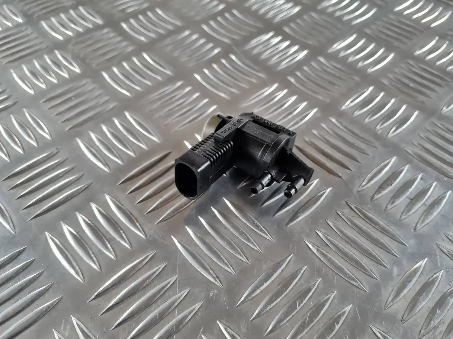 Válvula de vácuo solenoide AUDI A6 2008 - foto 2