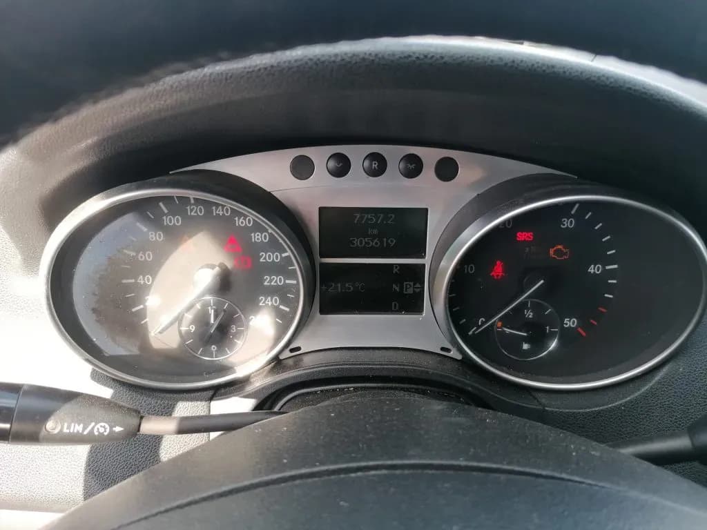 Foto do automóvel desmontado 2