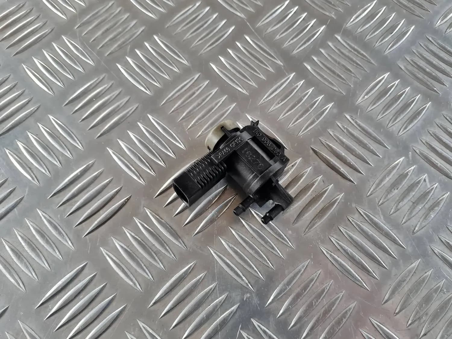 Válvula de vácuo solenoide AUDI A6 2008 - foto 3