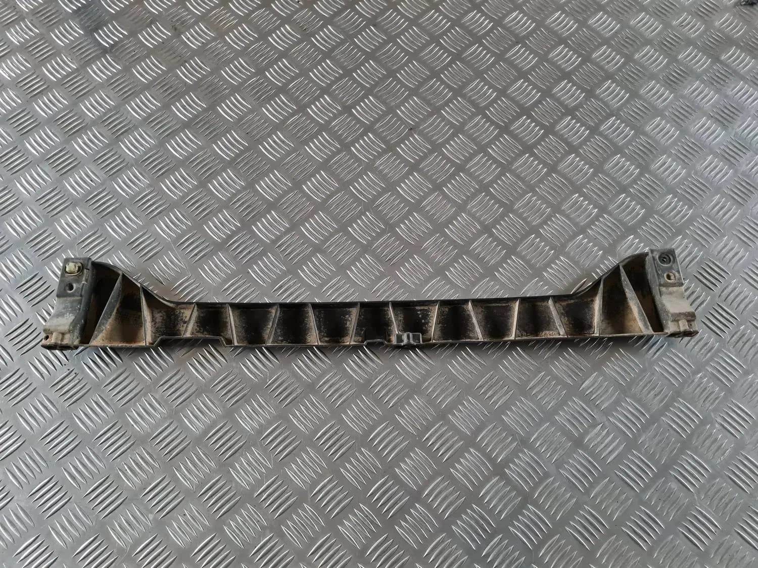 Suporte central do para-choques traseiro AUDI A6 2008 - foto 3