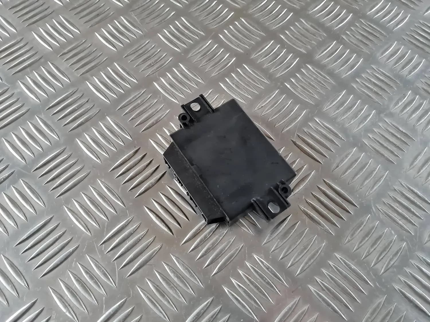 Unidade de controlo dos sensores de estacionamento AUDI A6 2008 - foto 2