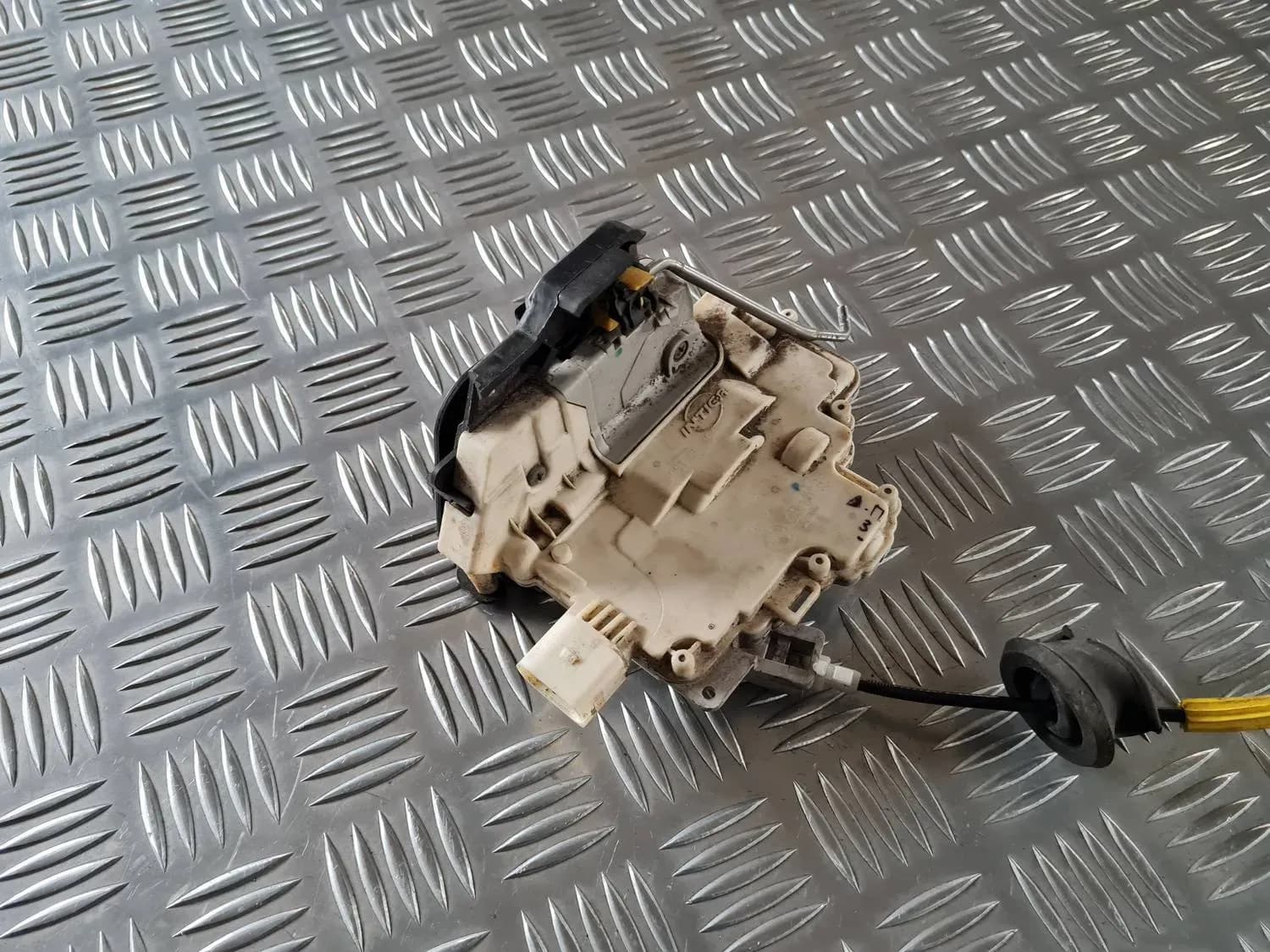 Fechadura da porta traseira direita AUDI A6 2008 - foto 4