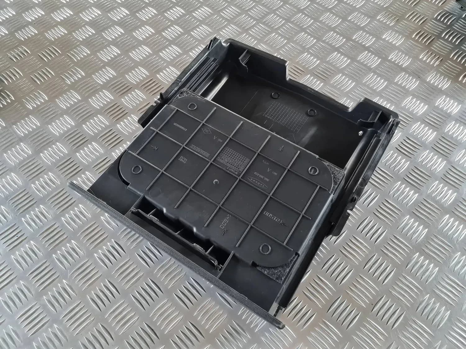 Compartimento de armazenamento na grelha RENAULT SCENIC III 2011