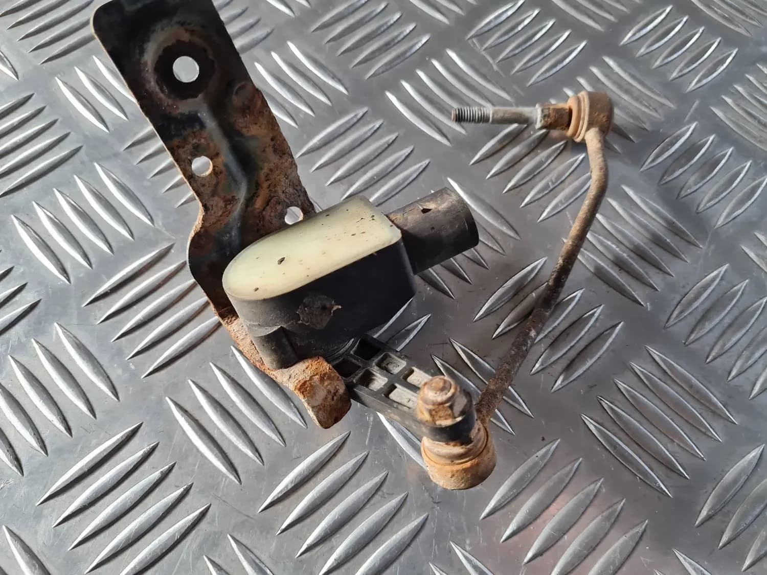 Sensor de correção do ângulo dos faróis, à frente AUDI A6 2008 - foto 3