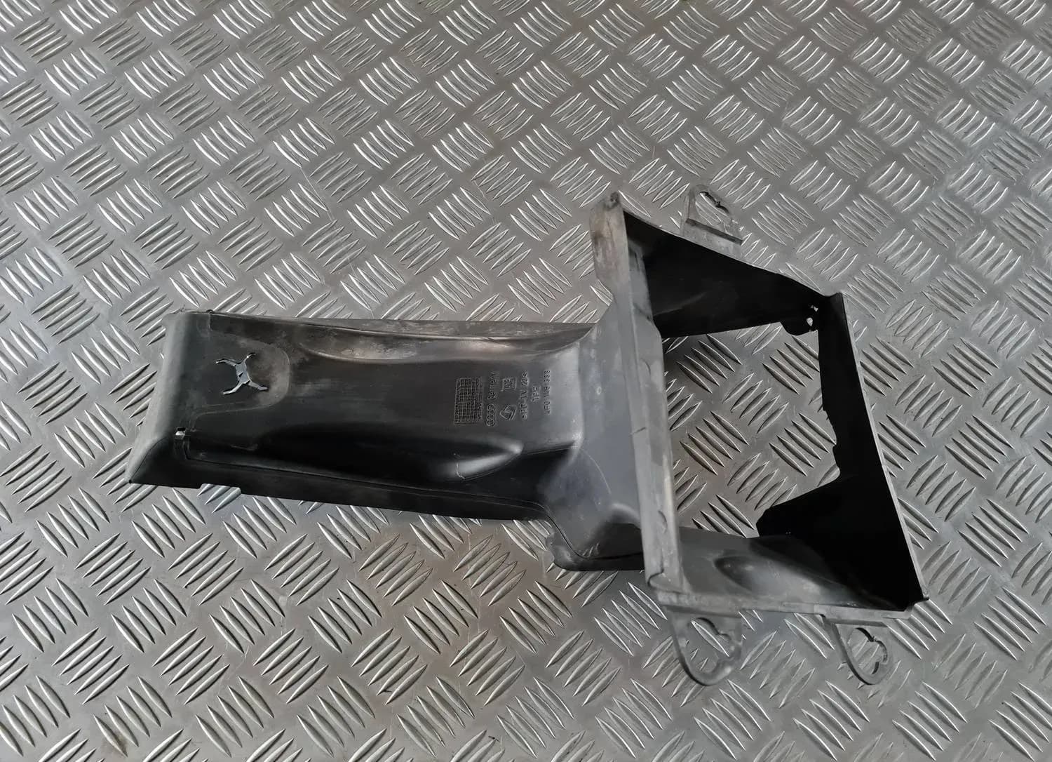 Deflector do ar de admissão, esquerdo AUDI A6 2008 - foto 2