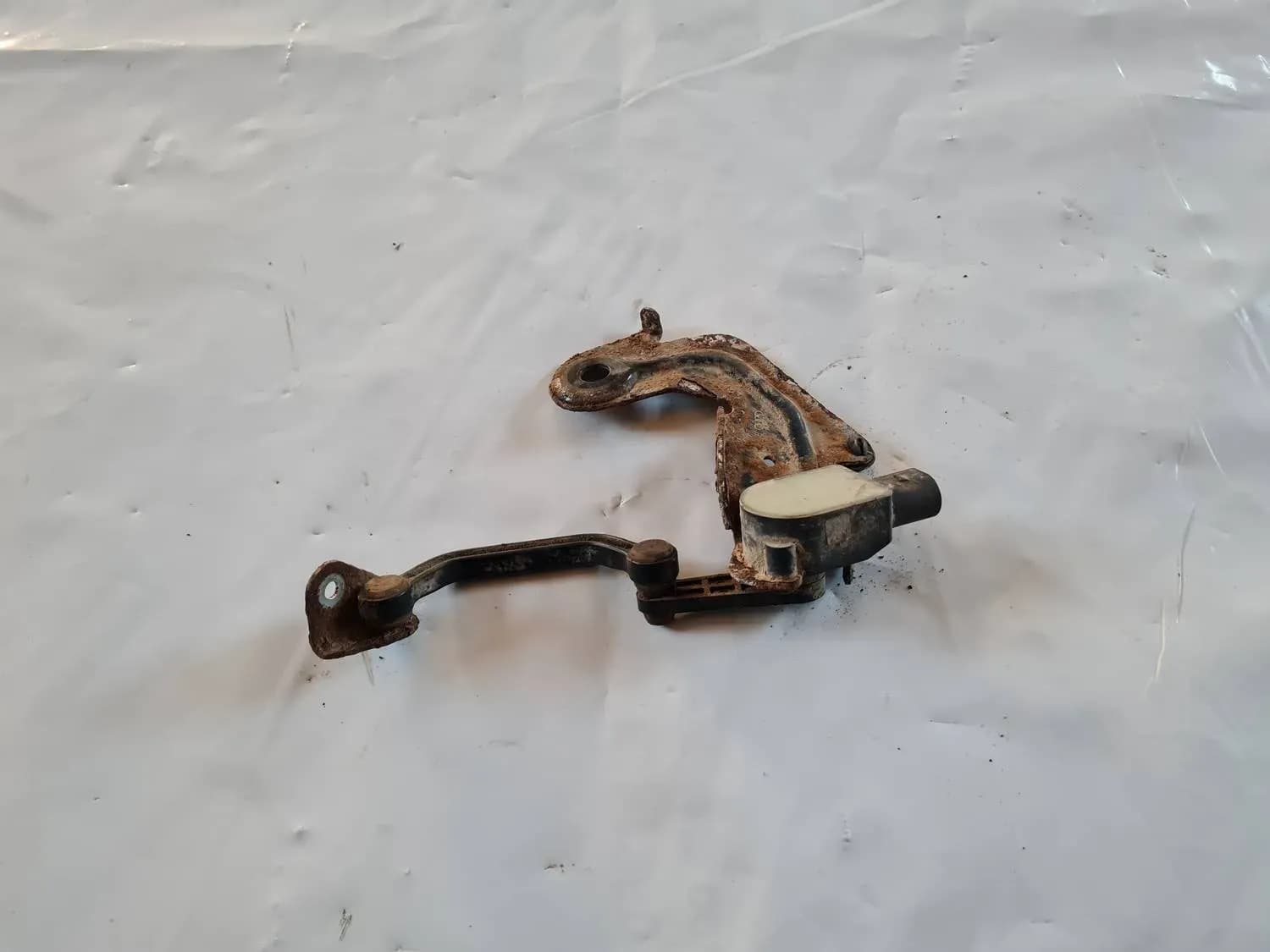 Sensor de correção do ângulo dos faróis, à frente AUDI A6 2008 - foto 2