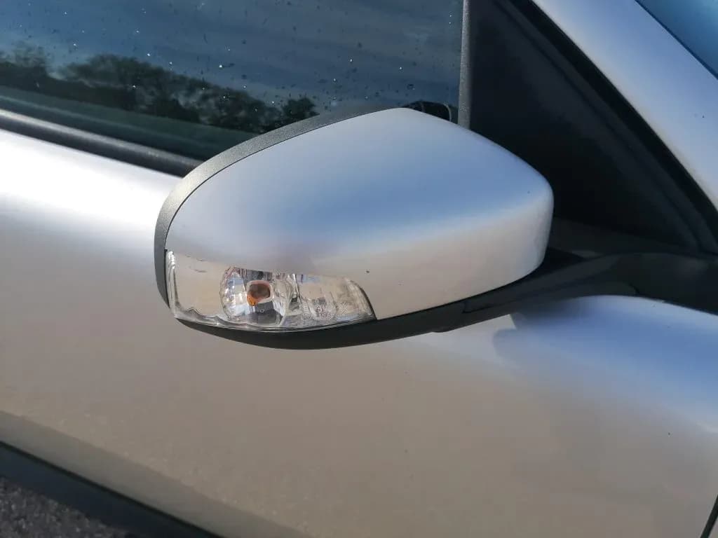 Foto do automóvel desmontado 2