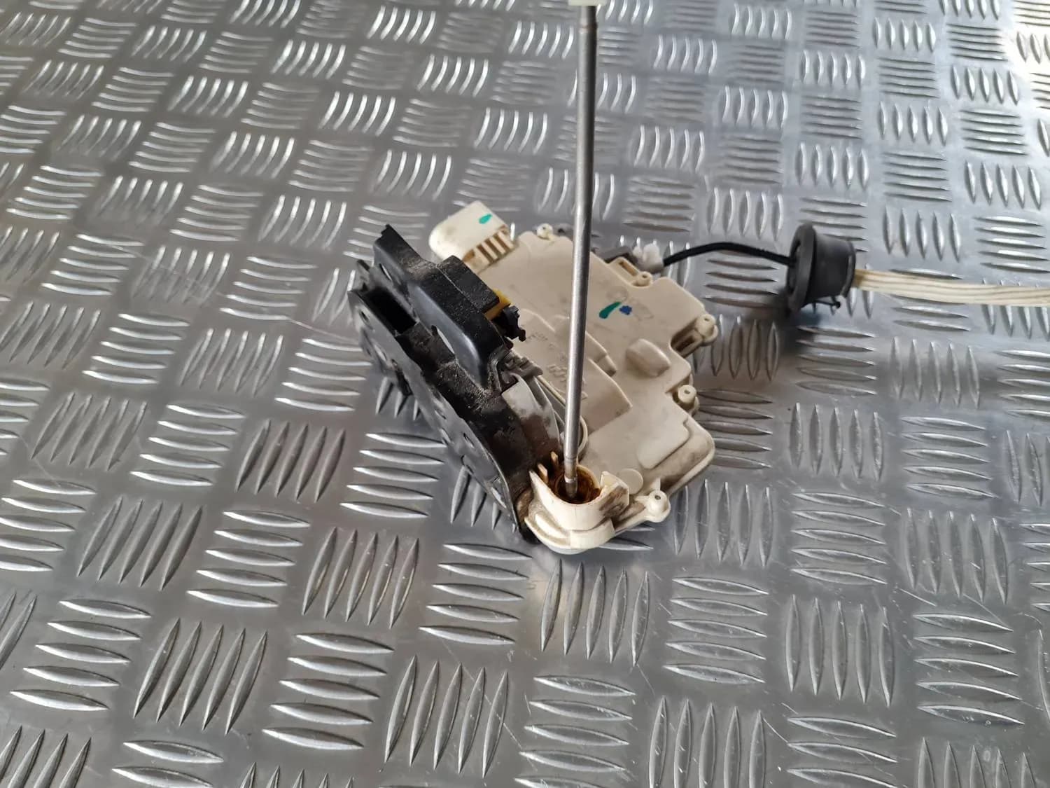 Fechadura da porta dianteira esquerda AUDI A6 2008 - foto 4