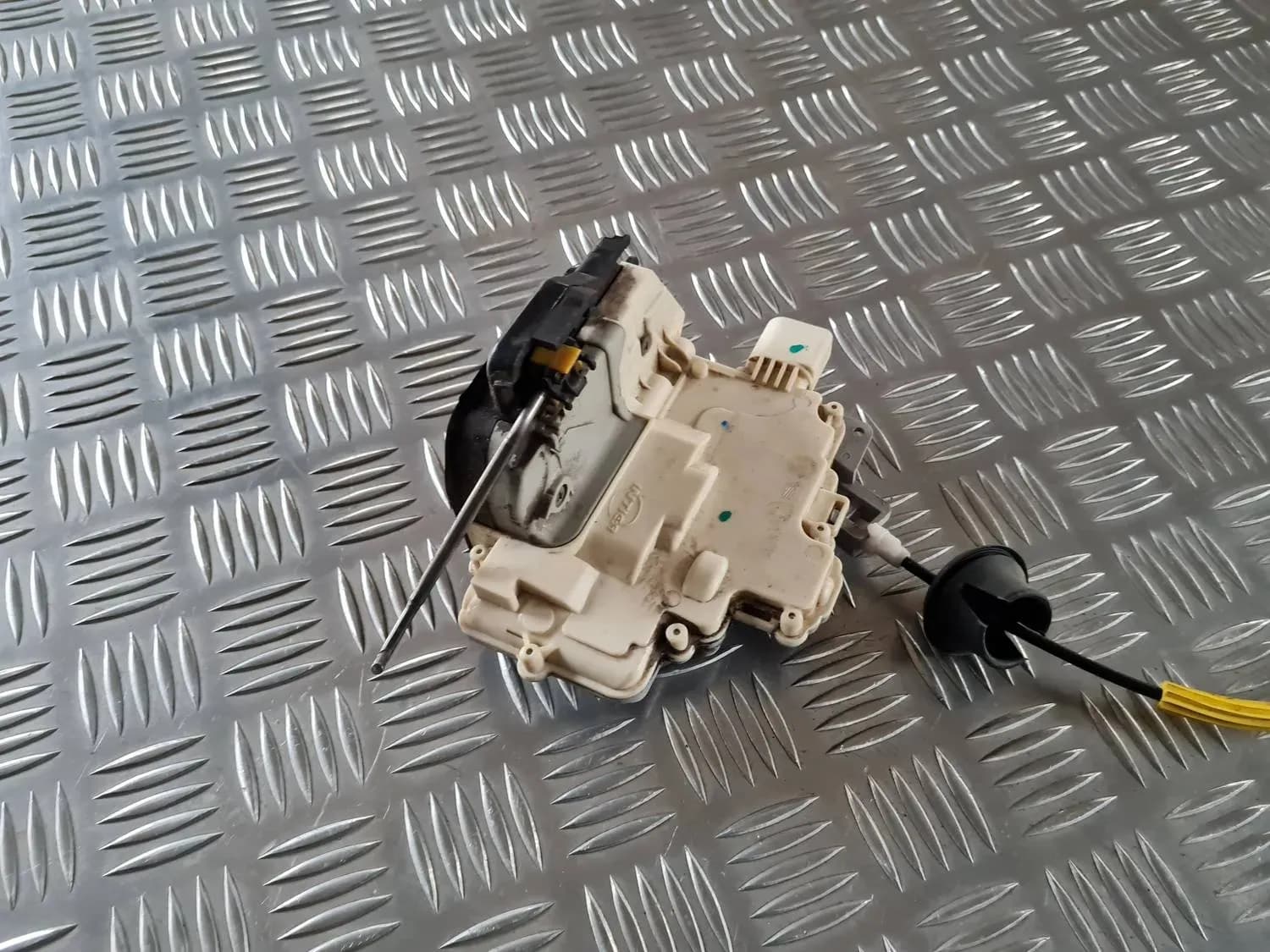 Fechadura da porta traseira esquerda AUDI A6 2008 - foto 3