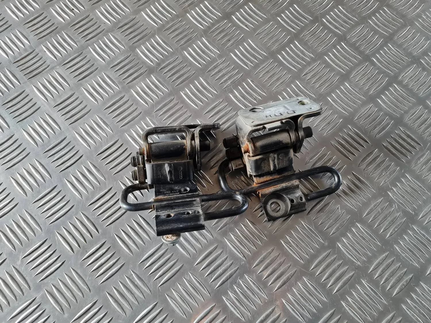 Dobradiça da porta AUDI A6 2008 - foto 4