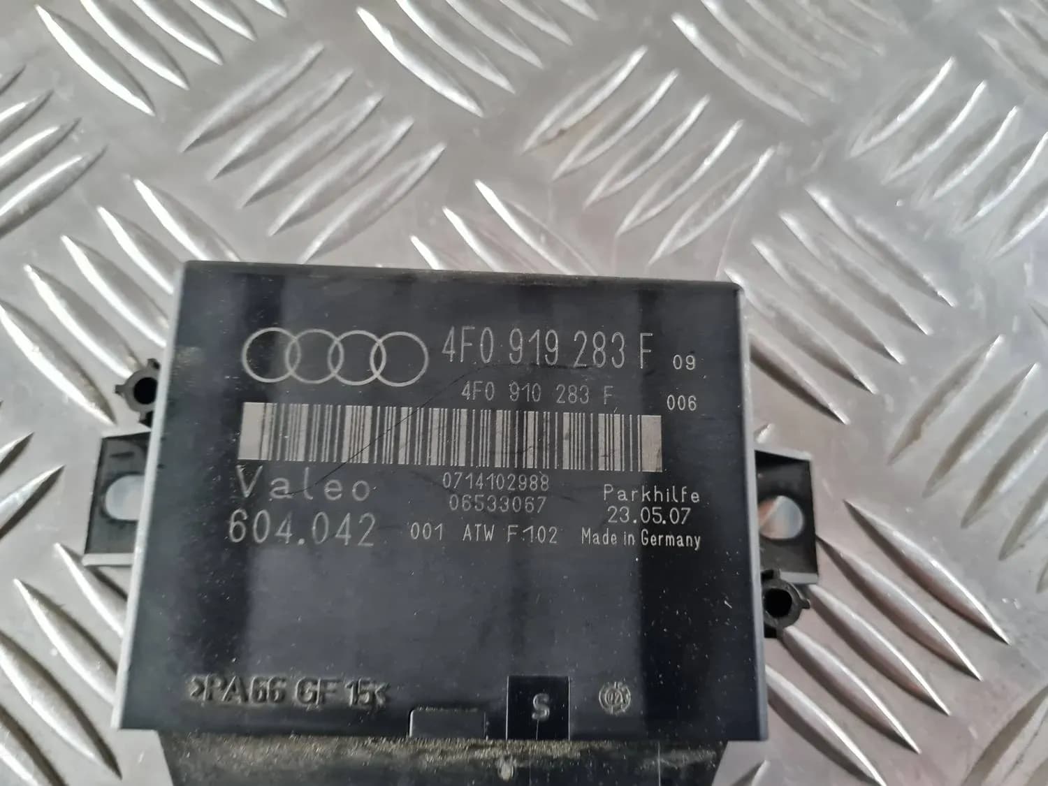 Unidade de controlo dos sensores de estacionamento AUDI A6 2008 - foto 3
