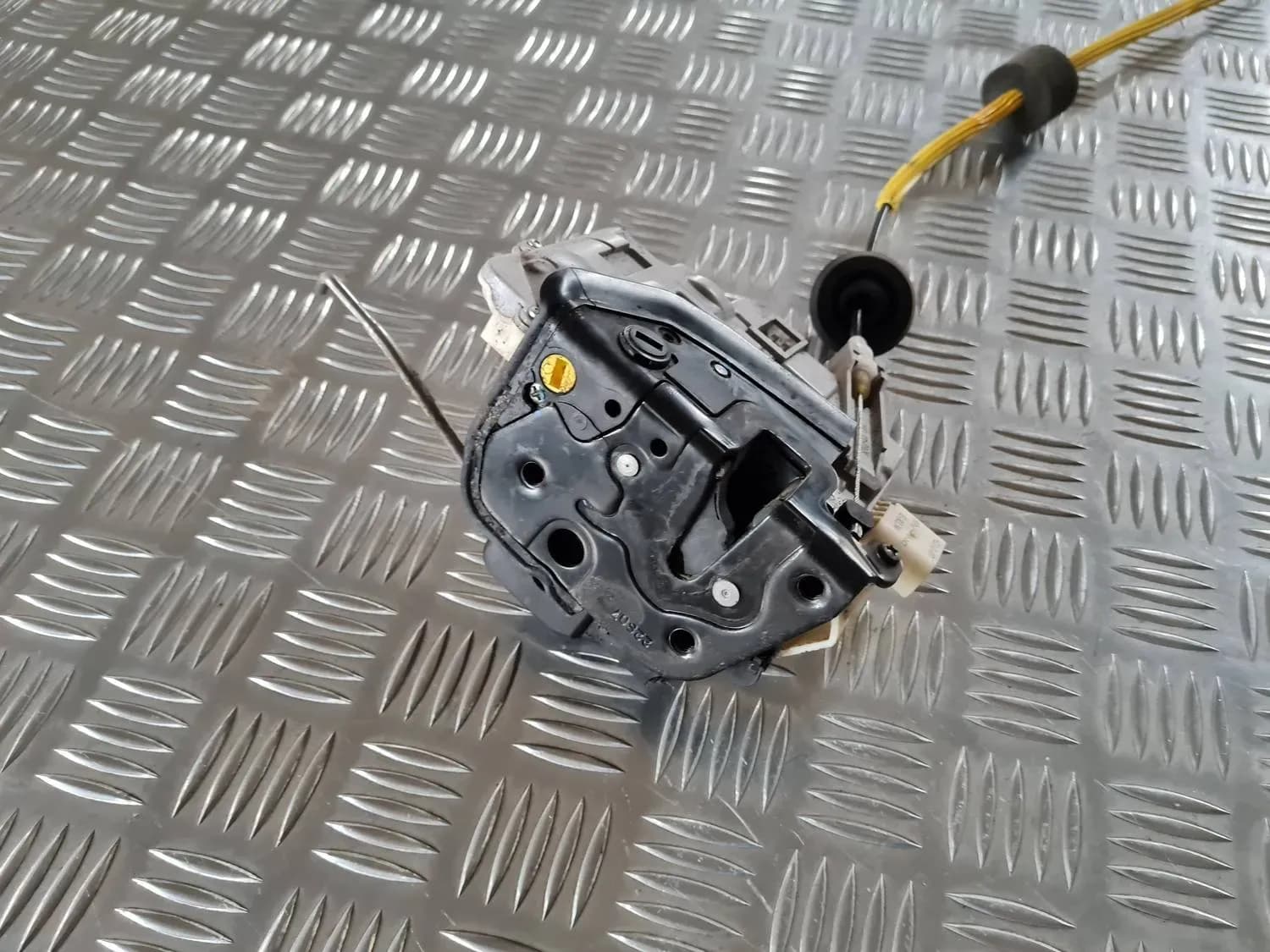Fechadura da porta traseira esquerda AUDI A6 2008 - foto 2