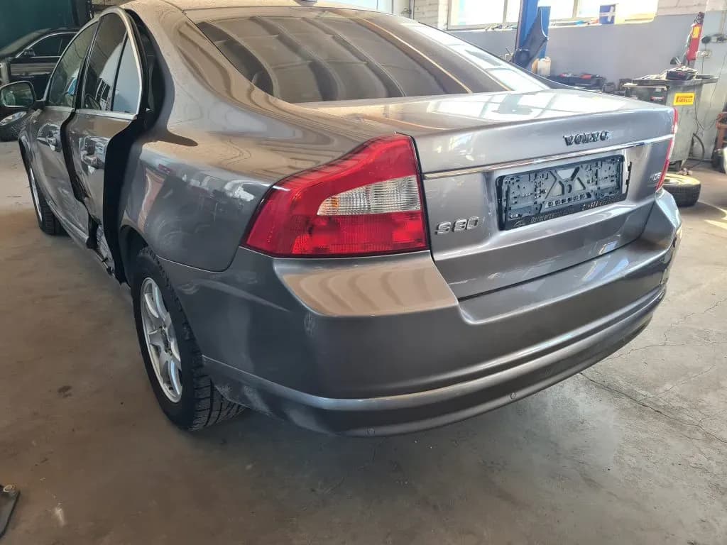 Foto do automóvel desmontado 2
