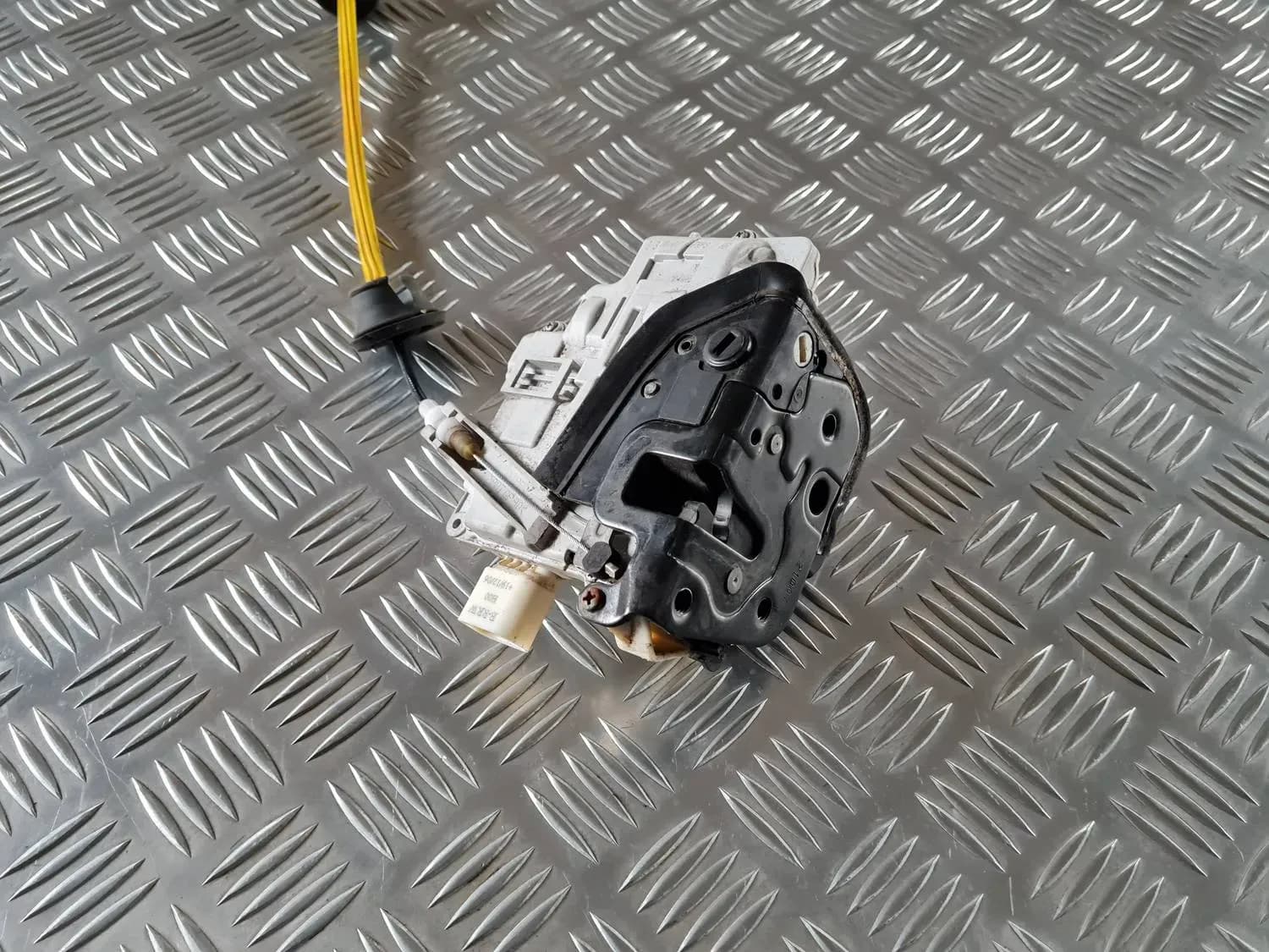 Fechadura da porta traseira direita AUDI A6 2008 - foto 3