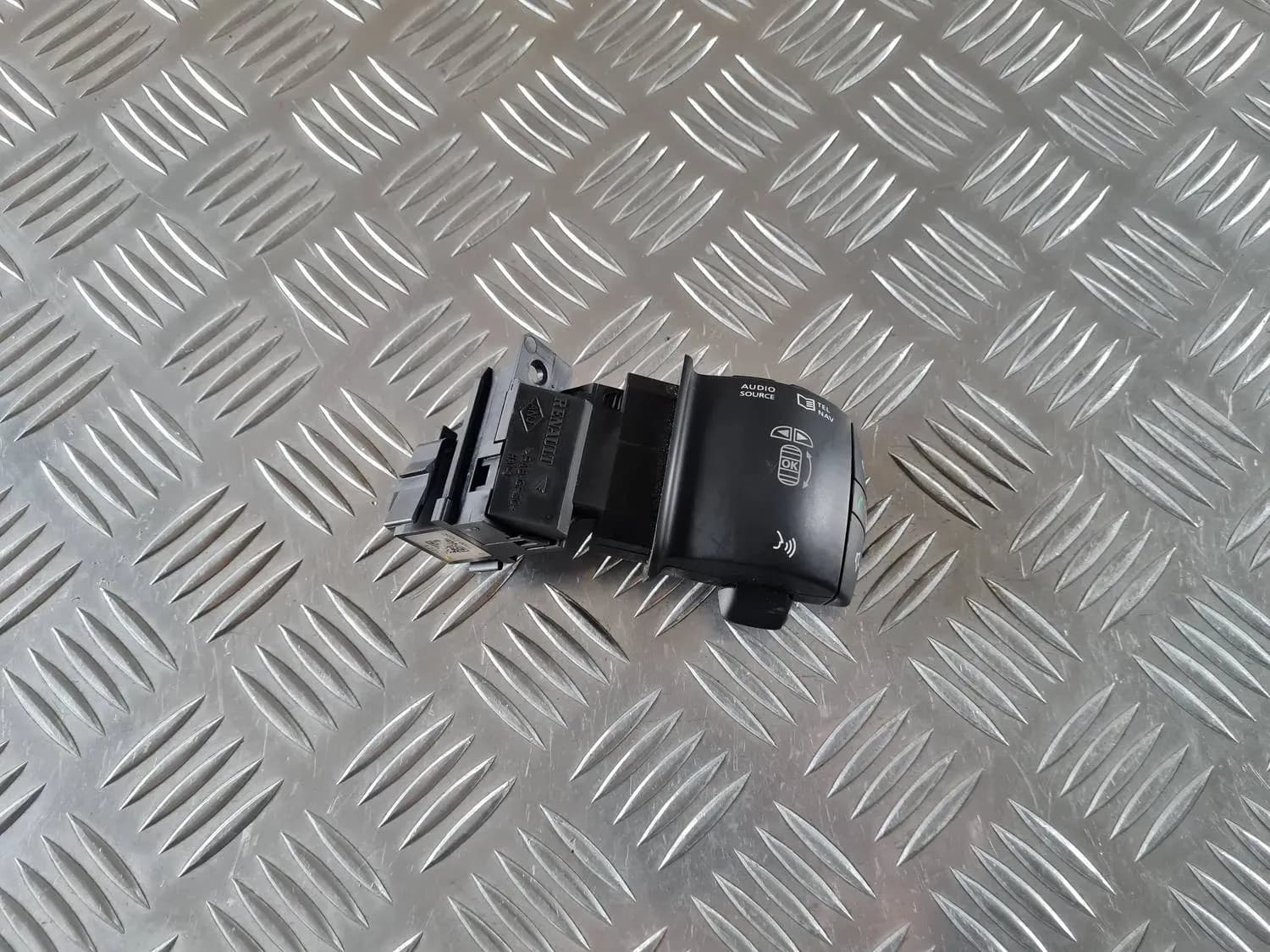 Multifunctional steering wheel switch RENAULT SCENIC III 2011 - foto 4