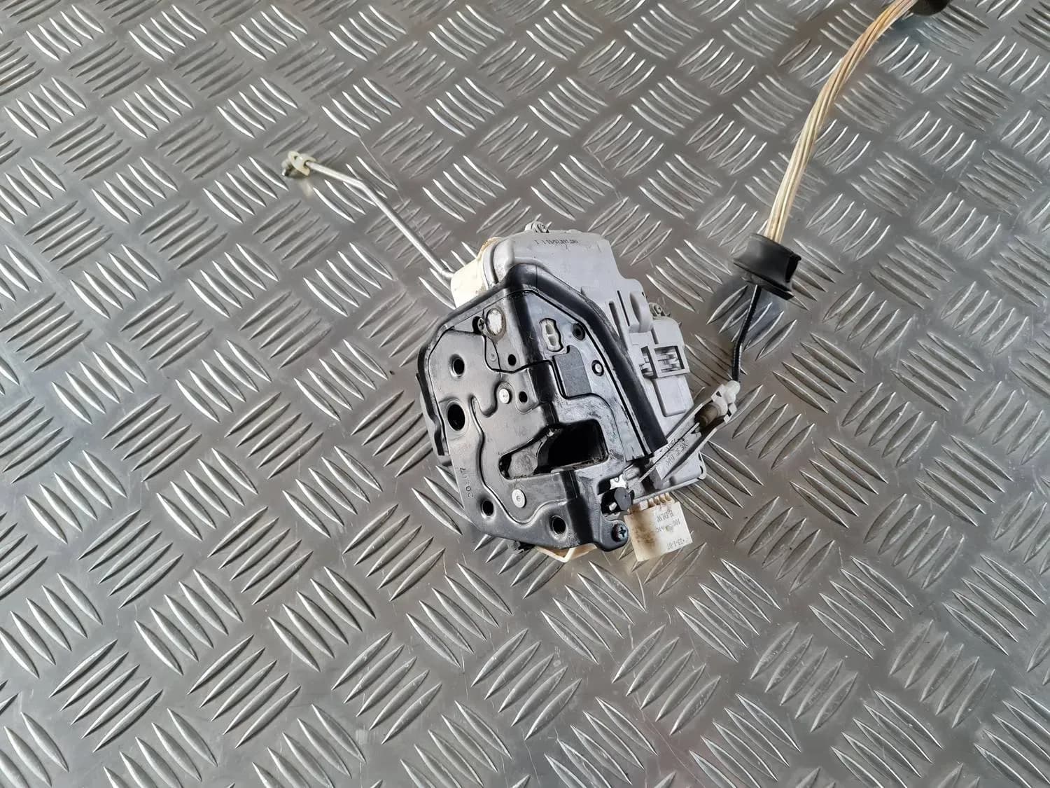 Fechadura da porta dianteira esquerda AUDI A6 2008 - foto 2