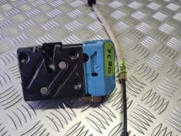 Fechadura da porta dianteira direita VOLVO XC90 2004
