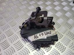 Fechadura da porta dianteira direita AUDI A6 AVANT 2003