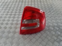 Luz traseira direita ŠKODA OCTAVIA 2007